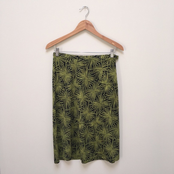 Dresses & Skirts - Diane Von Furstenberg 100% silk skirt